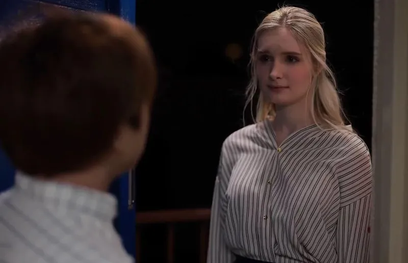 Cô đơn nơi xứ lạ với người chồng già, vợ tây được anh hàng xóm an ủi