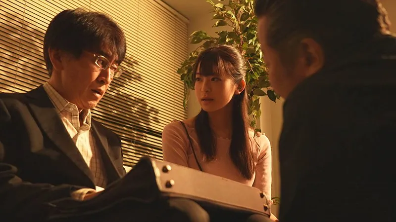 Chồng yêu vay nợ anh em xã hội, bà xã phải bán thân để trả nợ